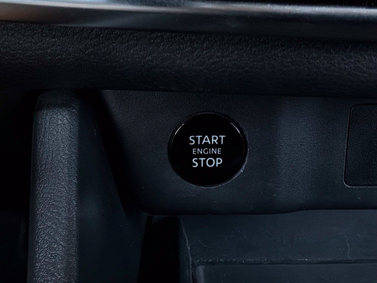 Used 2025 Nissan Rogue SV FWD image 29