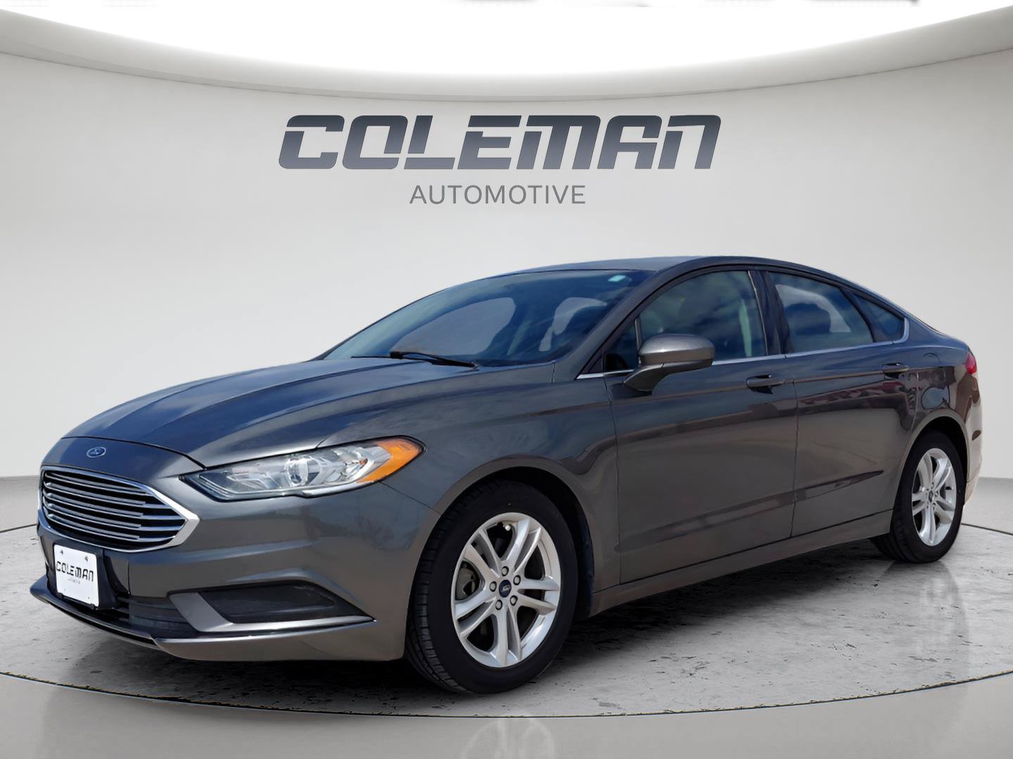 Used 2018 Ford Fusion SE w/ Fusion SE Technology Package FWD image 1