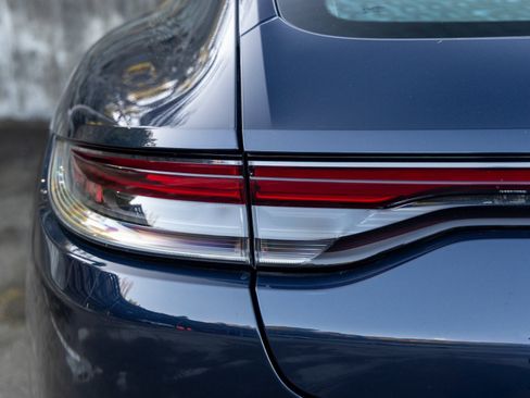 Certified 2022 Porsche Panamera image 18