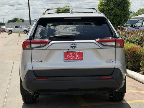 Used 2021 Toyota RAV4 XLE w/ Convenience Package AWD/4WD image 6