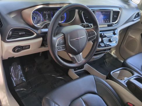 Used 2020 Chrysler Voyager Lxi FWD image 10