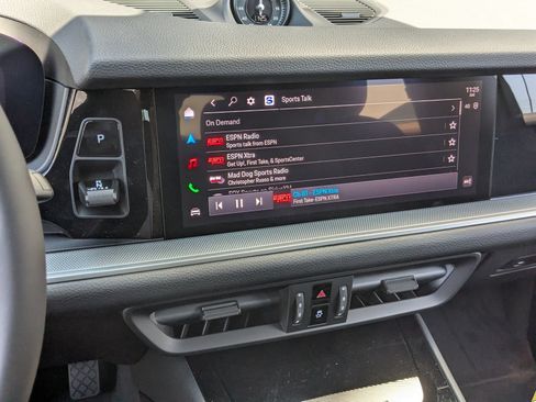 New 2026 Porsche Cayenne Coupe AWD/4WD image 18