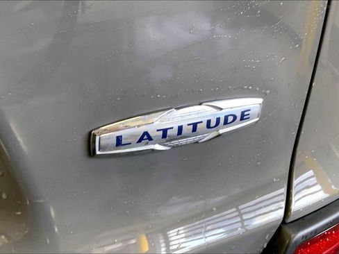 Used 2019 Jeep Cherokee Latitude Plus w/ Cold Weather Group image 9