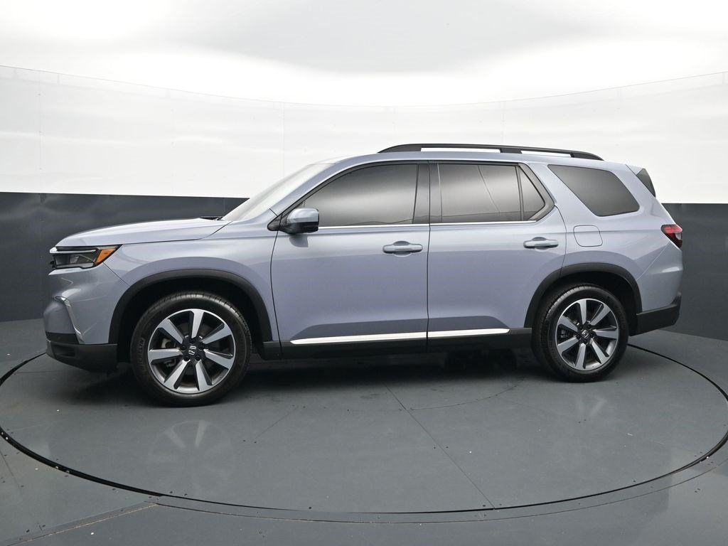 Used 2025 Honda Pilot Touring image 4