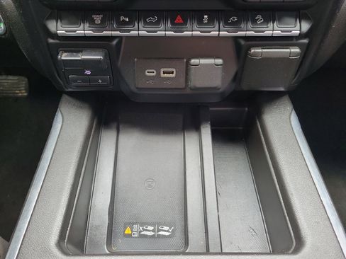 Used 2022 GMC Sierra 2500 AT4 w/ AT4 Preferred Package image 14