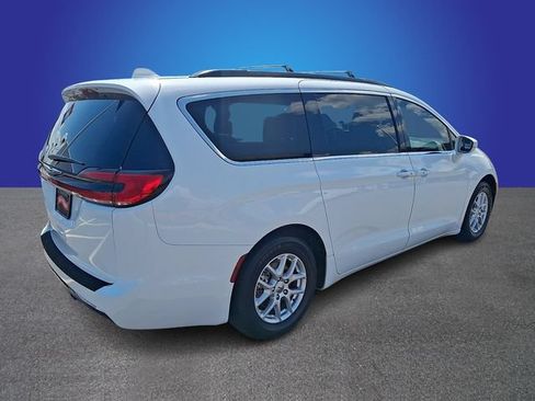 Used 2022 Chrysler Pacifica Touring-L FWD image 4