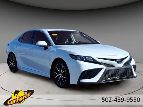 Used 2022 Toyota Camry SE image 14