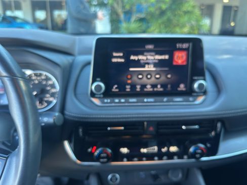 Used 2023 Nissan Rogue SV w/ SV Premium Package image 5