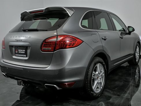 Used 2014 Porsche Cayenne Platinum Edition image 10