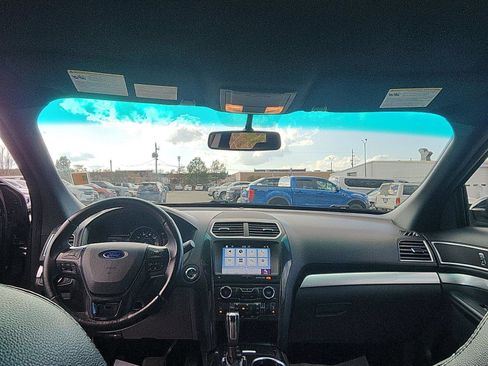 Used 2017 Ford Explorer XLT w/ Equipment Group 202A image 18