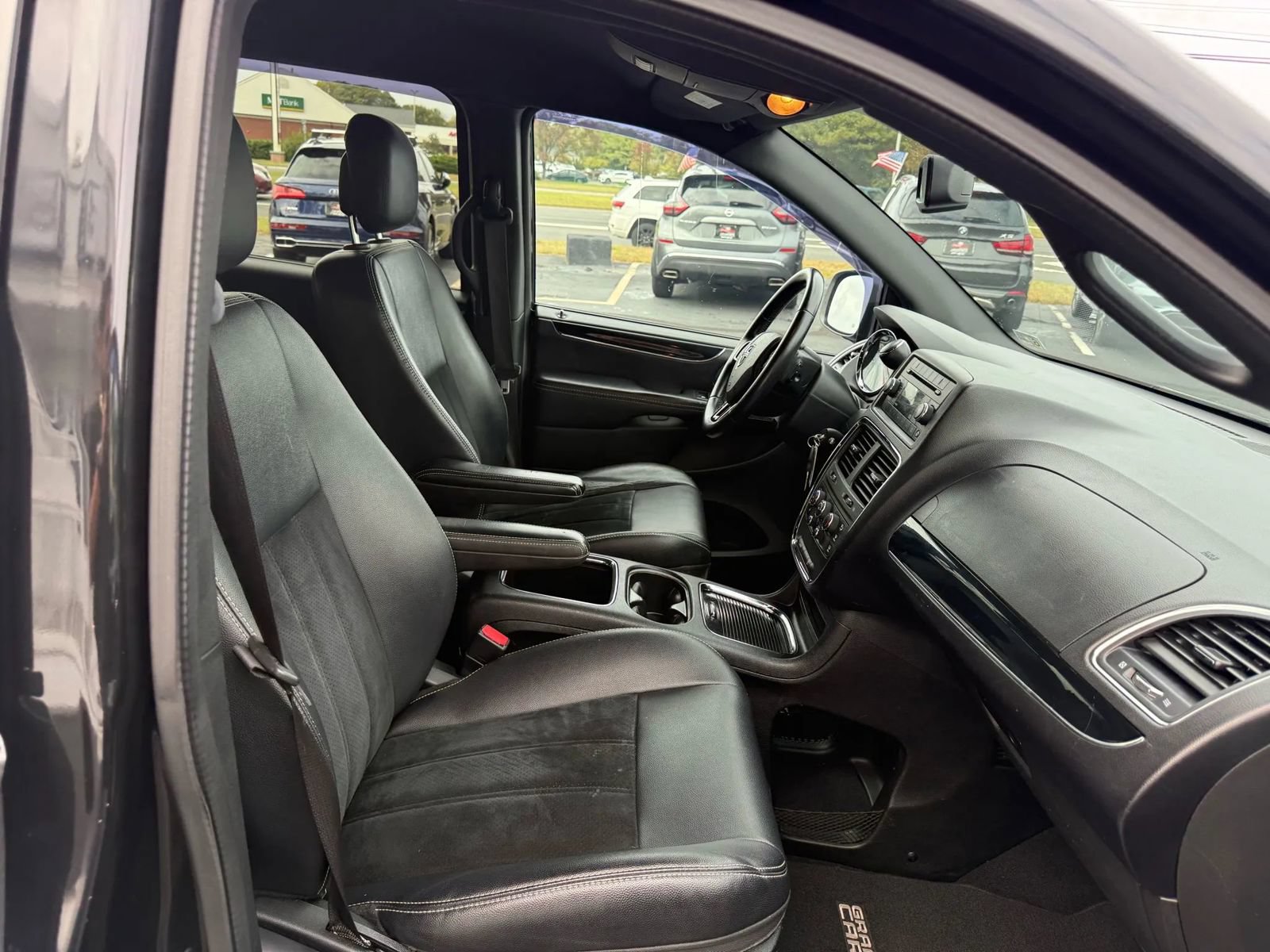Used 2014 Dodge Grand Caravan SXT FWD image 41