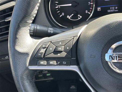 Used 2018 Nissan Rogue SL w/ Premium Package image 15