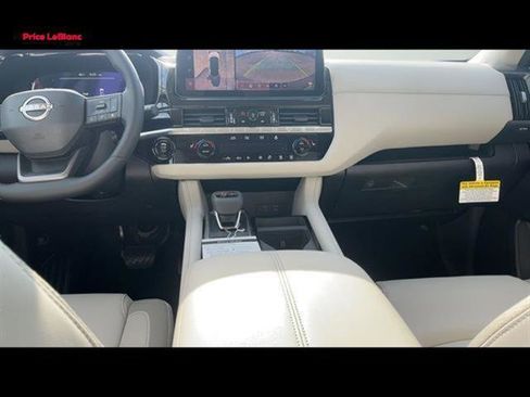 New 2026 Nissan Pathfinder SL FWD image 32