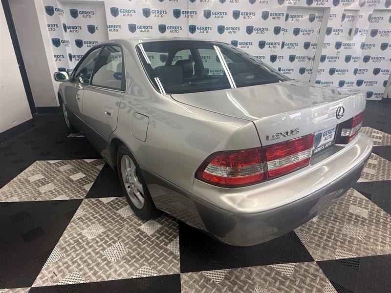 Used 2001 Lexus ES 330 w/ Lexus Value Pkg FWD image 6