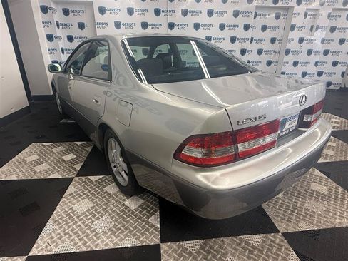Used 2001 Lexus ES 330 FWD image 6