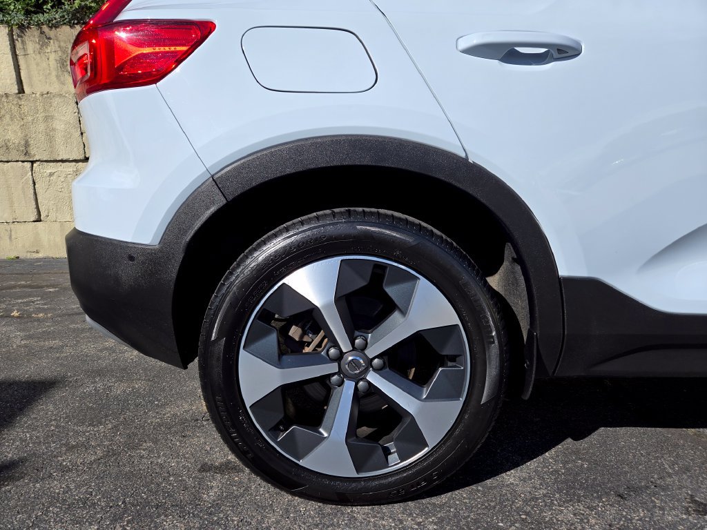 Used 2024 Volvo XC40 B5 Plus w/ Protection Package Premier AWD/4WD image 57