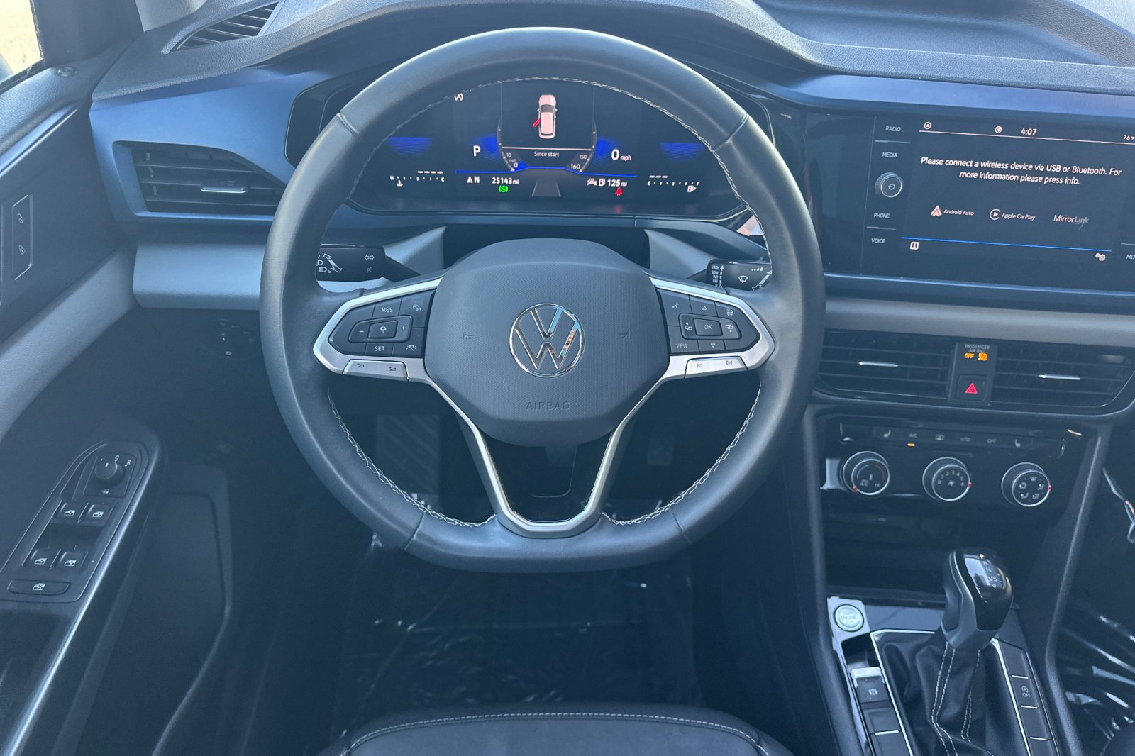 Used 2023 Volkswagen Taos SE w/ Panoramic Sunroof Package FWD image 17