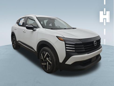 Used 2026 Nissan Kicks SV FWD image 1