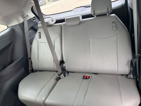 Used 2025 Toyota Sienna XLE FWD image 10