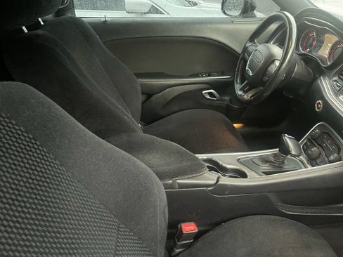Used 2016 Dodge Challenger SXT RWD image 6
