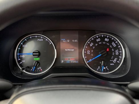 Used 2021 Toyota RAV4 LE image 14