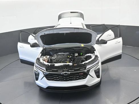 Used 2025 Chevrolet Trax RS FWD image 68