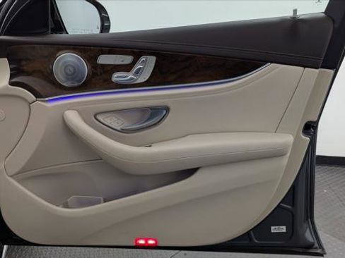 Used 2017 Mercedes-Benz E 300 image 23