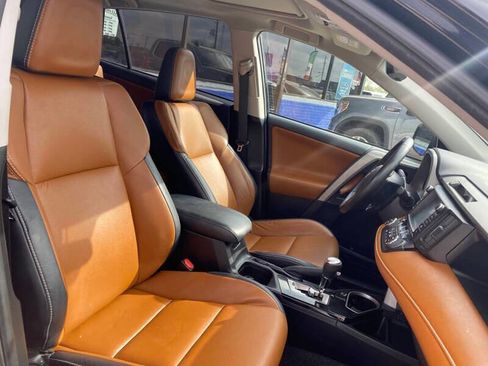 Used 2018 Toyota RAV4 Limited image 19