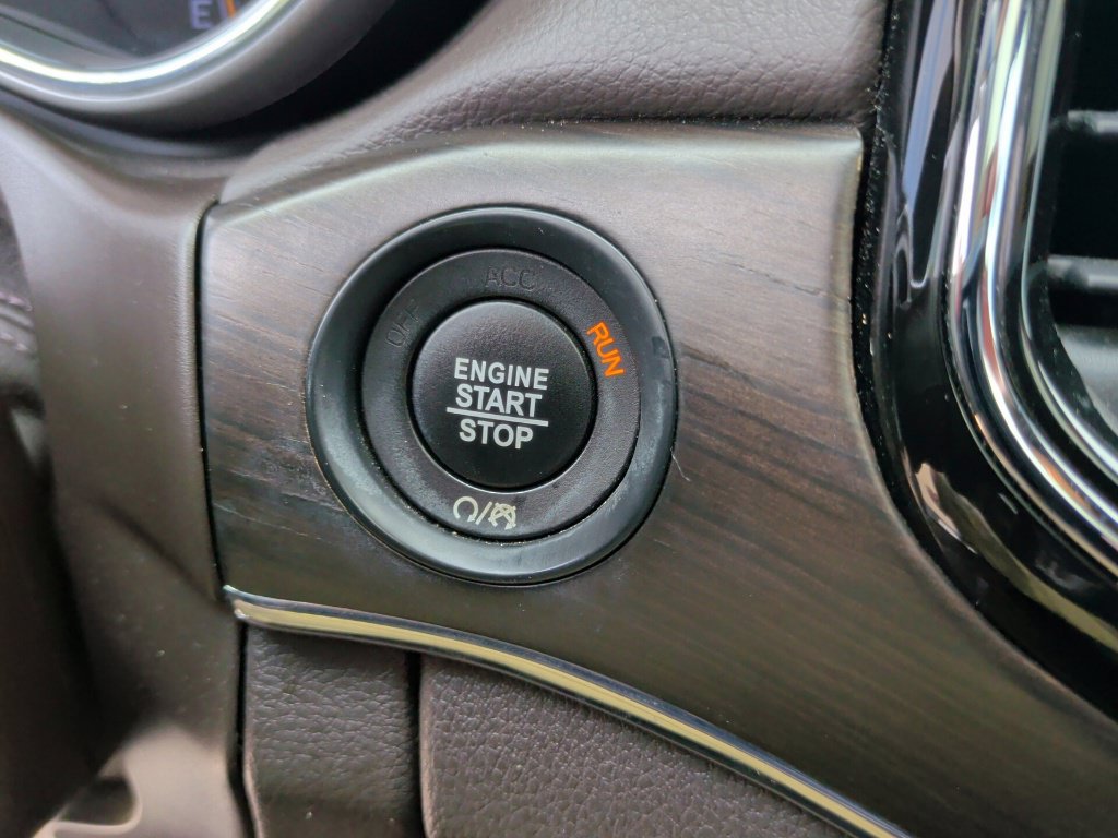 Used 2019 Jeep Grand Cherokee Overland AWD/4WD image 25