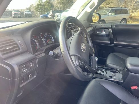 Used 2018 Toyota 4Runner TRD Off-Road Premium image 11