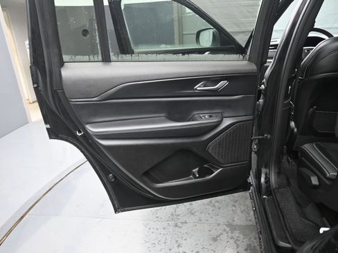 Used 2024 Jeep Grand Cherokee L Altitude image 15