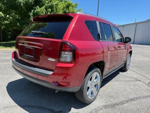 Used 2014 Jeep Compass Latitude w/ Sun/Sound Group FWD image 3