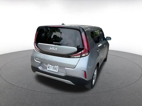 Used 2025 Kia Soul LX w/ LX Technology Package FWD image 14