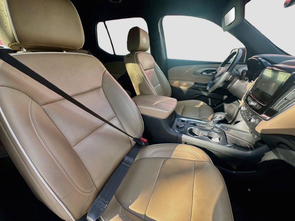 Used 2023 Chevrolet Traverse Premier FWD image 31