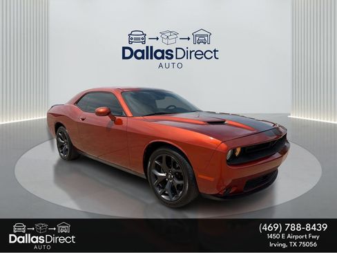 Used 2020 Dodge Challenger SXT w/ Blacktop Package RWD image 2