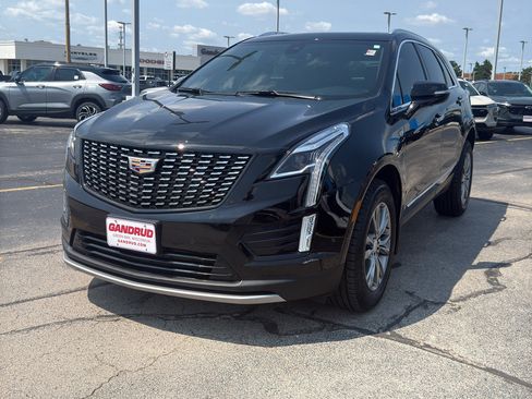 Used 2021 Cadillac XT5 Premium Luxury AWD/4WD image 2