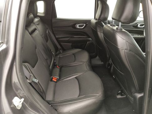 Used 2024 Jeep Compass Latitude w/ Convenience Group AWD/4WD image 19