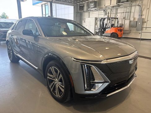 Certified 2024 Cadillac Lyriq Luxury w/ LPO, Floor Liner Package AWD/4WD image 4