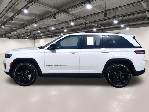 Used 2025 Jeep Grand Cherokee Limited w/ Luxury Tech Group II RWD image 13