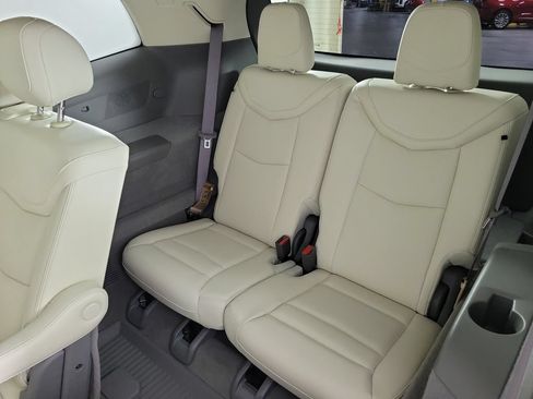 Used 2024 Cadillac XT6 Premium Luxury w/ Technology Package FWD image 10