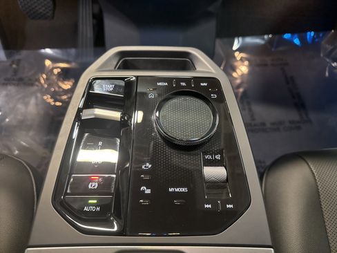 Used 2025 BMW iX xDrive50 w/ Premium Package image 27