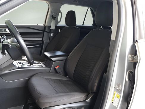 Used 2021 Ford Explorer XLT image 12