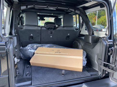 New 2025 Jeep Wrangler Unlimited Rubicon 392 image 5