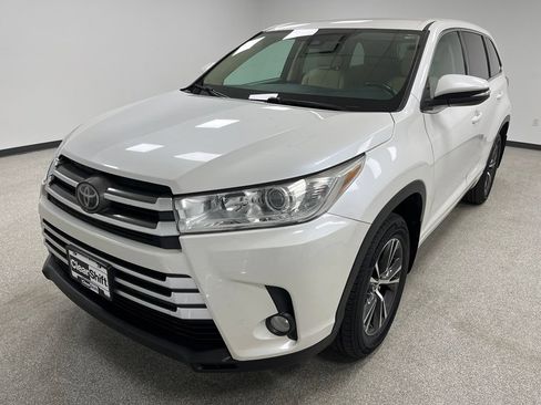 Used 2018 Toyota Highlander Plus w/ Carpet Mat Package (TMS) AWD/4WD image 71