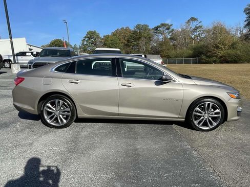 Used 2024 Chevrolet Malibu LT image 2