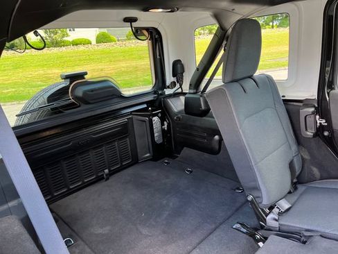 Used 2025 Jeep Wrangler Unlimited Sahara AWD/4WD image 33