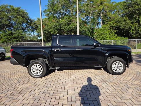 Certified 2024 Toyota Tacoma SR AWD/4WD image 12