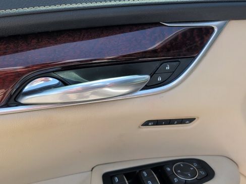 Used 2017 Cadillac XT5 Luxury w/ Driver Awareness Package FWD image 25