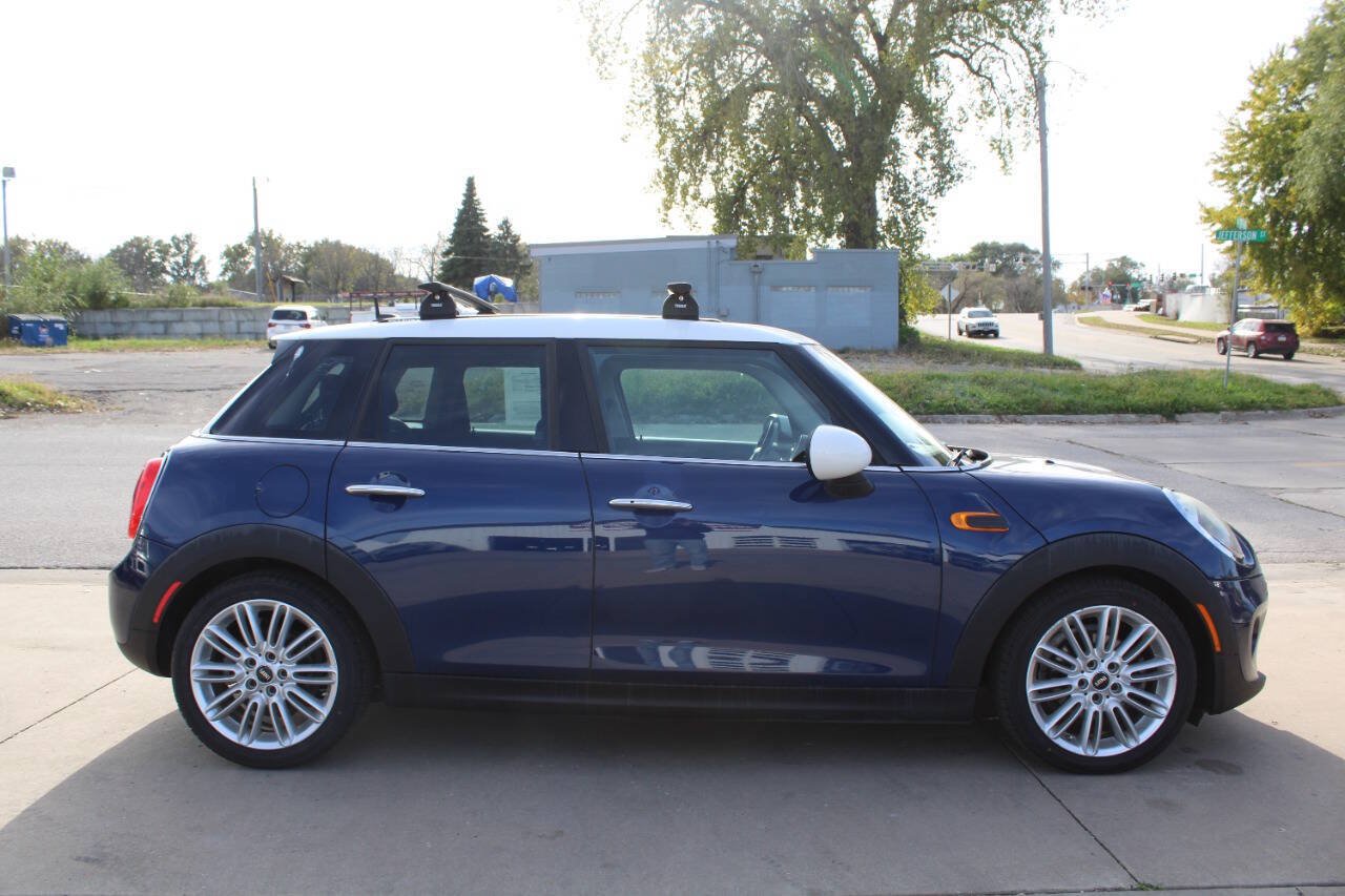Used 2017 MINI Cooper 4-Door Hardtop FWD image 3