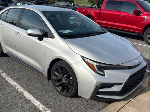 Used 2023 Toyota Corolla SE FWD image 2